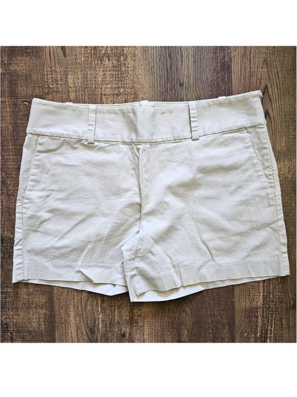 Ann Taylor City Short Mid-Rise 4” Chino Shorts US8 Light Beige Cream Khaki